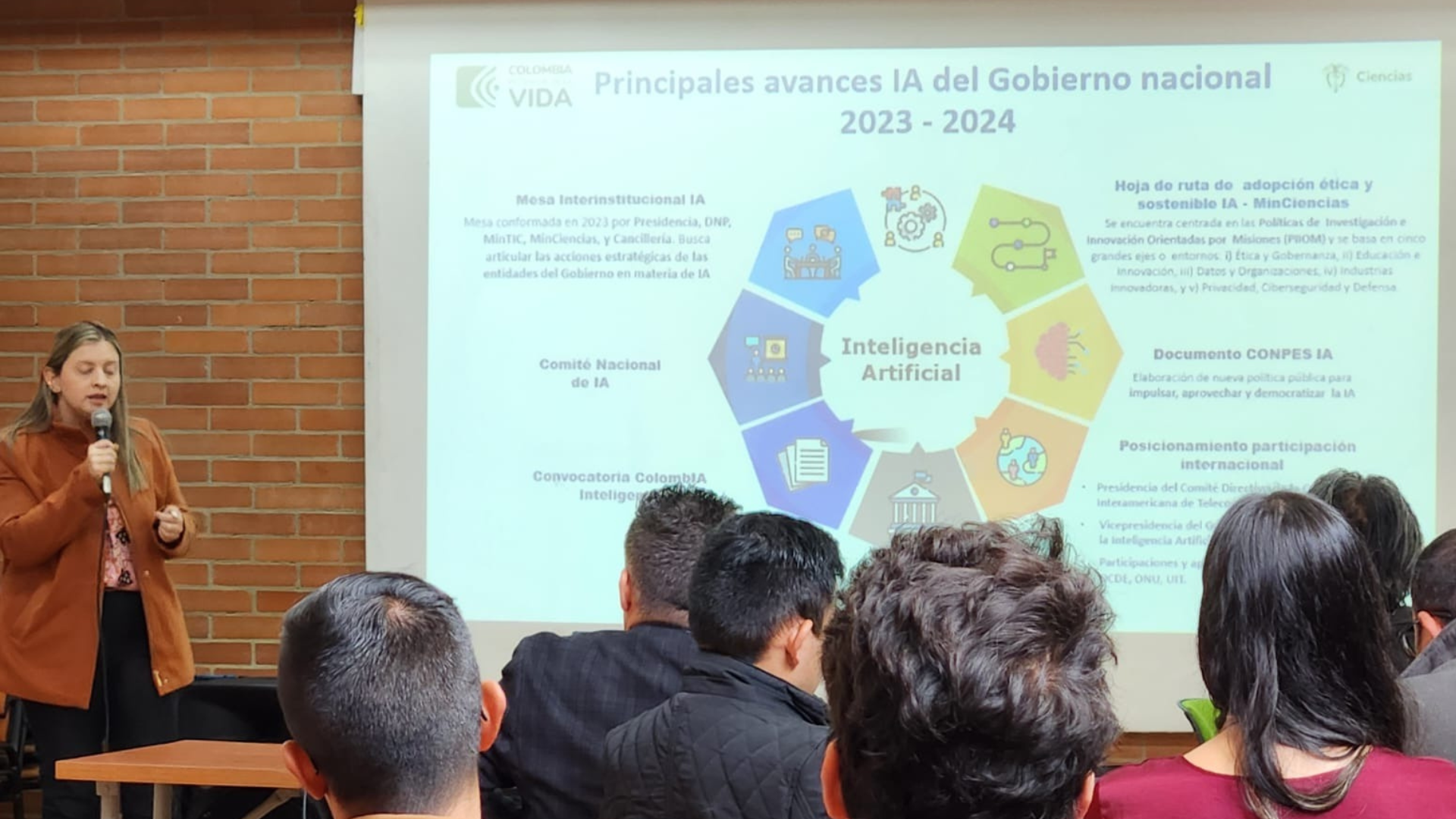 Panel en Colombia discute futuro de la IA en Latinoamérica y el Caribe